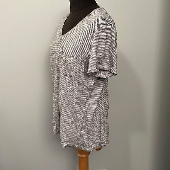 Women's Classic Stripped Short Sleeve Tee NWOT - Picture 4 of 9